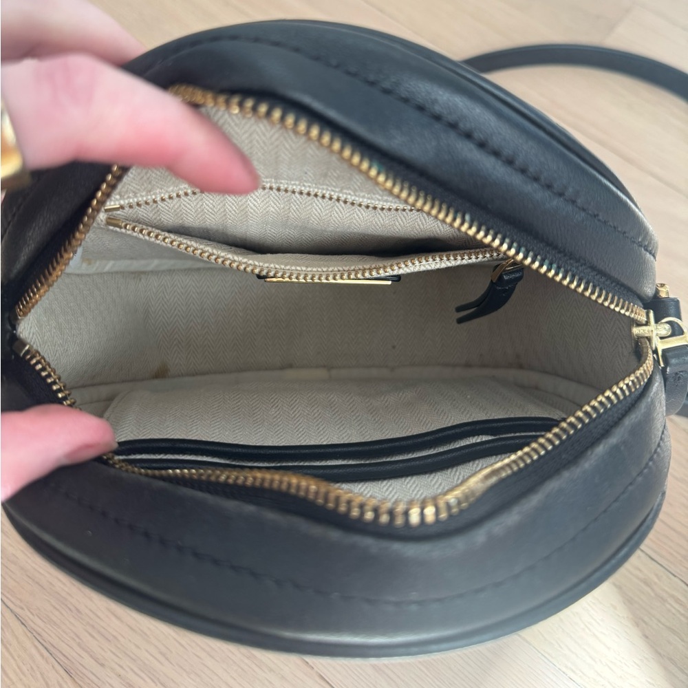 Tory Burch Black Round Crossbody Bag with Gold Chain - Picture 3 of 5
